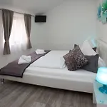 토니 디자인 아파트먼트 4*
