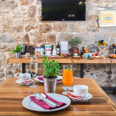 Πανσιόν Toni Design 4*
